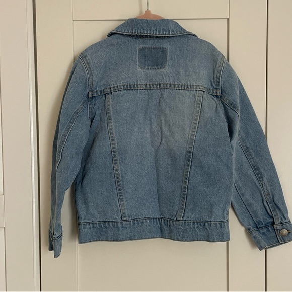 Levi’s little girls Sz 5/6 Kids Trucker Denim Jacket with curated patches - Picture 2 of 15